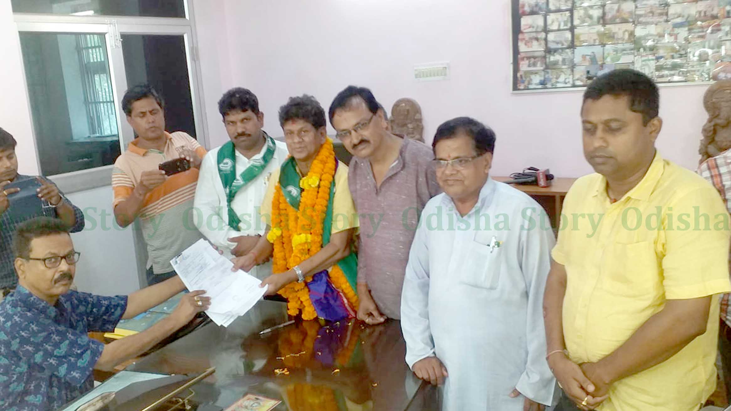 Soumya Ranjan Patnaik files nomination for Khandapada constituency