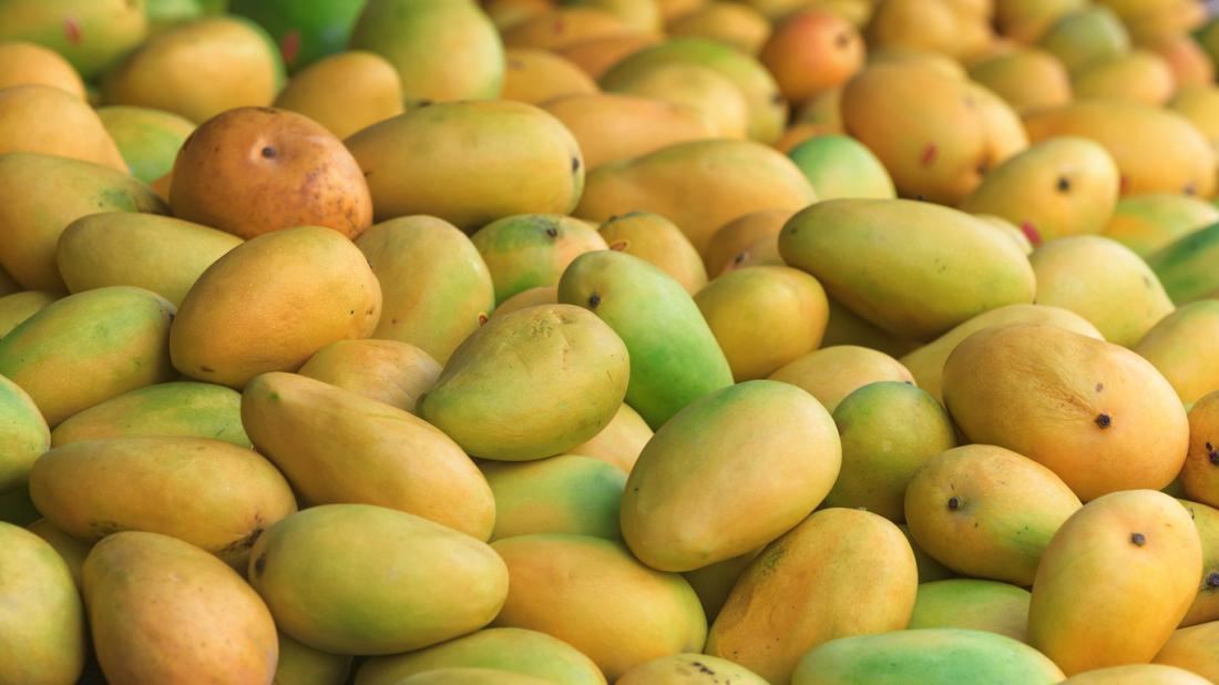 a pile of mangoes