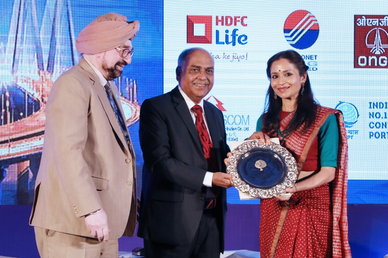 Ms. Shallu Jindal receiving Golden Peacock Award 2019 at Mumbai