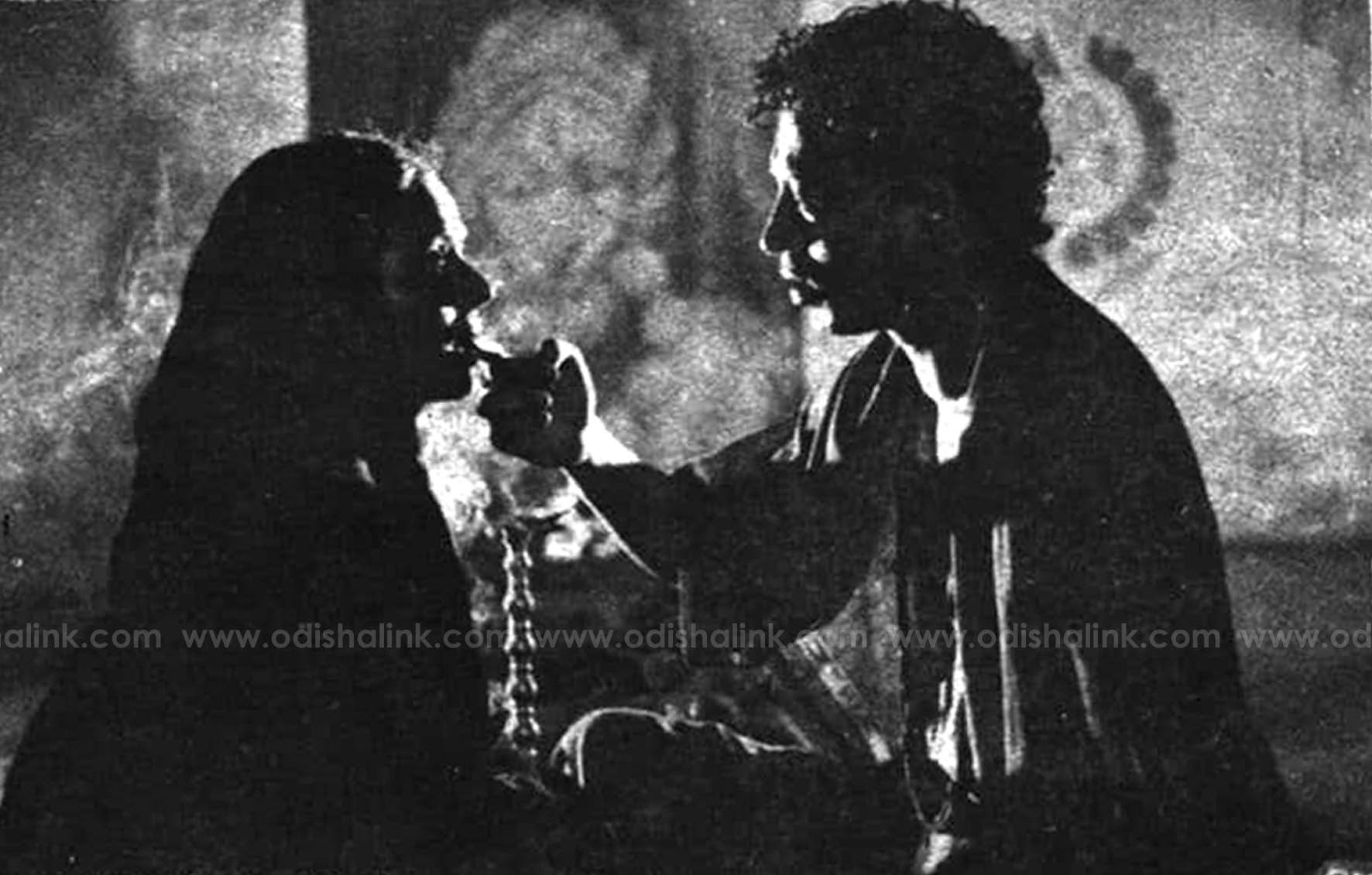 Bijaya Jena and Irrfan Khan in a still from the shooting set of Odia cinema Tara 1991