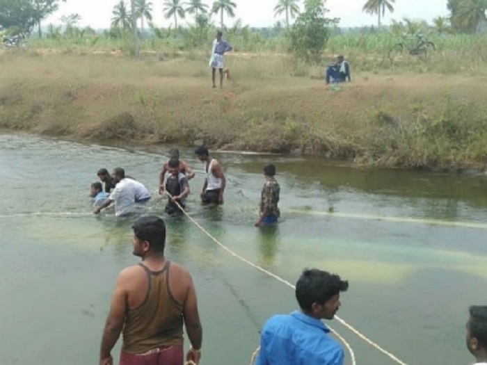 bus fall in canal