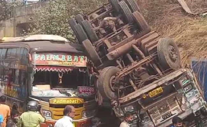 truck fall down on passenger bus