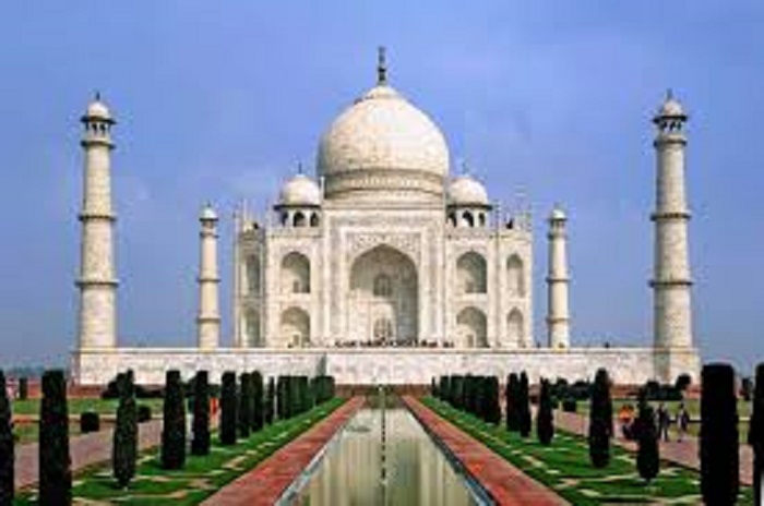 Bomb news lies on Taj Mahal